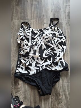 Source Unknown Black and White Leaf-Print Women’s One-Piece Swimsuit
